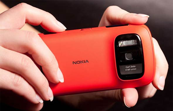 В чем разница между Nokia Lumia 920 и 808 PureView? В чем разница между Nokia Lumia 920 и 808 PureView?