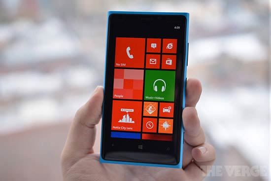 Официально: Nokia Lumia 920 в голубом цвете Официально: Nokia Lumia 920 в голубом цвете