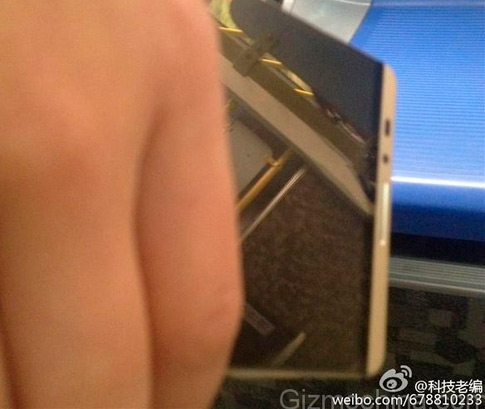 Появилось шпионские фото нового Huawei Ascend Mate 7 Plus