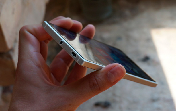 Компания Microsoft подготавливает новую версию Lumia 830