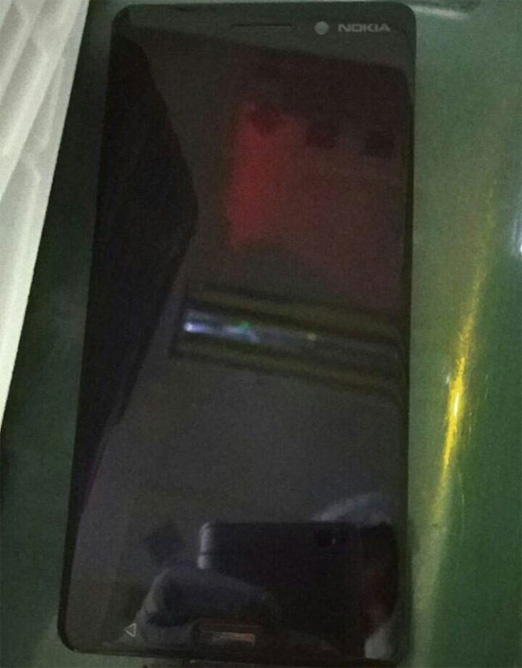 В Сети всплыли реальные снимки с новым Андроид смартфоном от Nokia