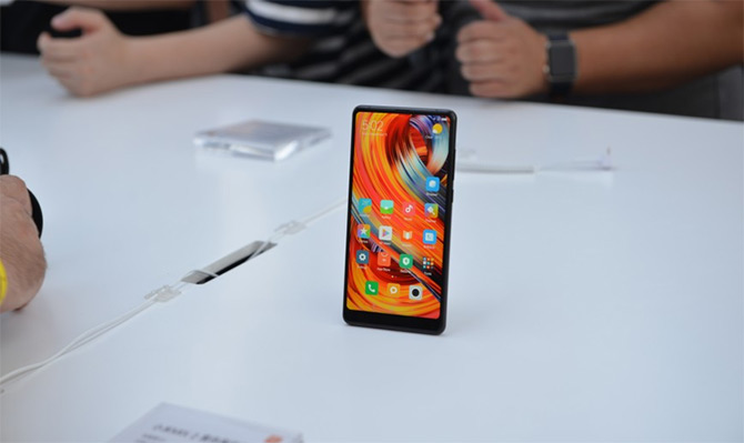 Состоялась официальная презентация безрамочного Xiaomi Mi Mix 2