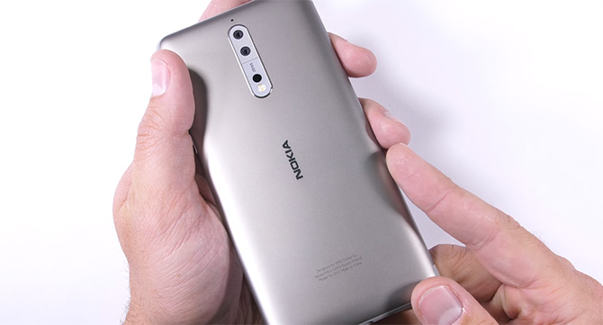 Энтузиасты протестировали флагманский смартфон Nokia 8 на прочность