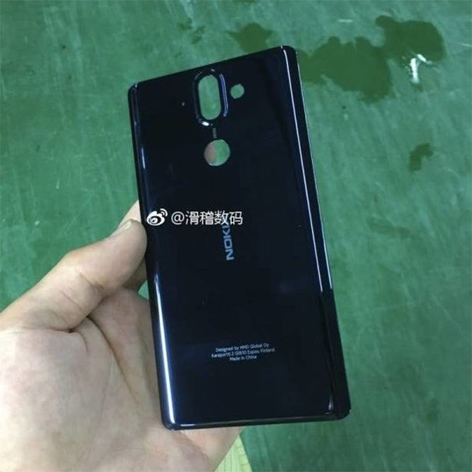 На реальных фотографиях был продемонстрирован дизайн Nokia 9