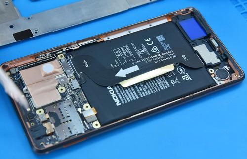 Энтузиасты разобрали Nokia 7 Plus и отметили надежную сборку