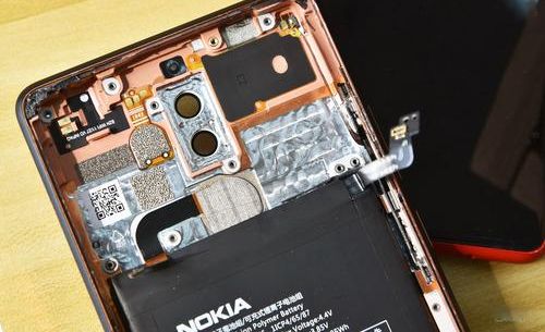 Энтузиасты разобрали Nokia 7 Plus и отметили надежную сборку