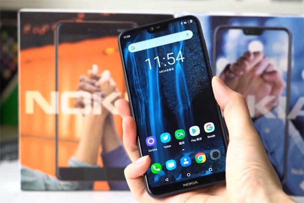В Nokia X6 появилась возможность убрать вырез-монобровь на экране