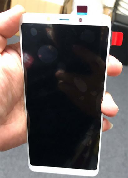 На новых фотографиях смартфона Nokia X7 отсутствует «чёлка»